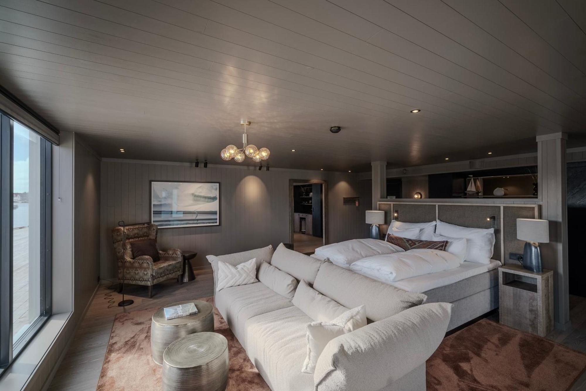Henningsvaer Bryggehotell - By Classic Norway Hotels Buitenkant foto