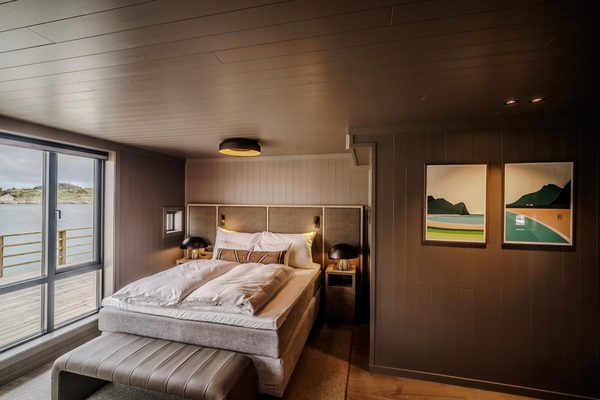 Henningsvaer Bryggehotell - By Classic Norway Hotels Buitenkant foto