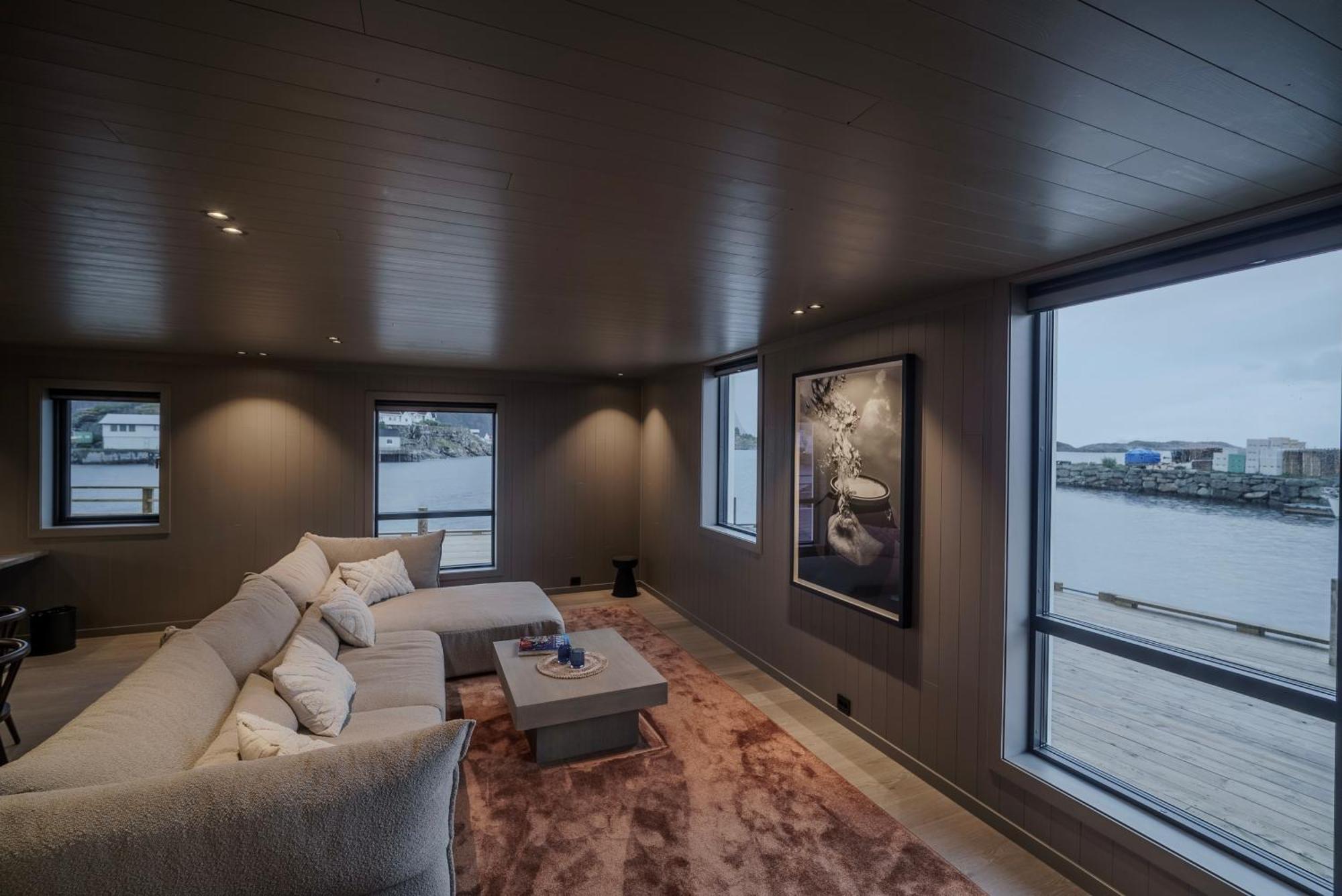 Henningsvaer Bryggehotell - By Classic Norway Hotels Buitenkant foto