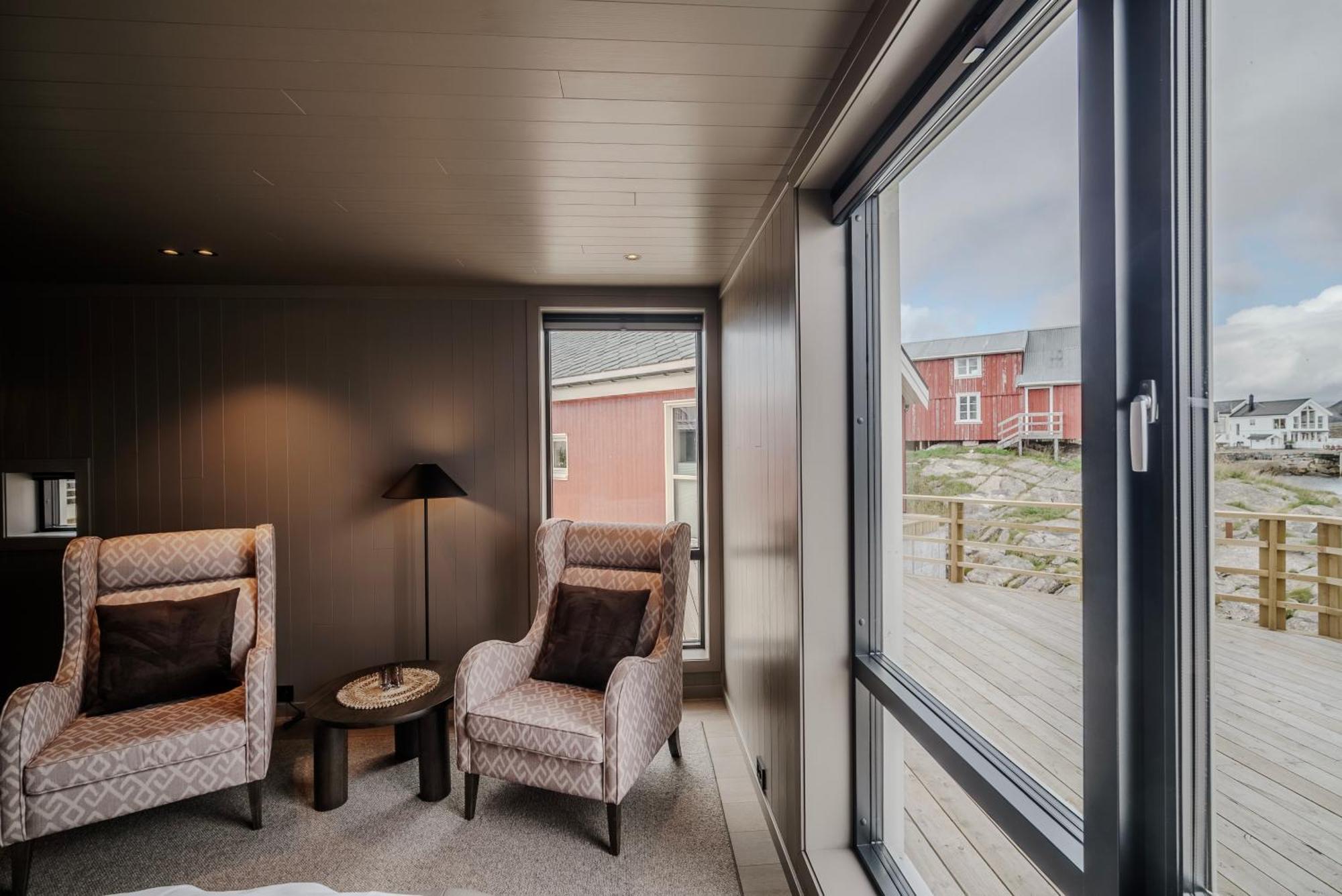 Henningsvaer Bryggehotell - By Classic Norway Hotels Buitenkant foto